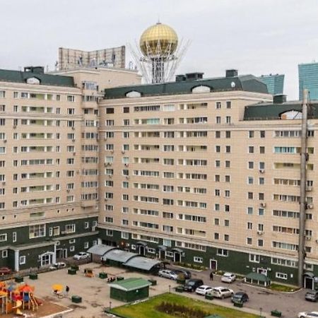 25 Вид На Байтерек Для 1-4 Человек С Кроватью И Раскладным Диваном Astana Exteriér fotografie
