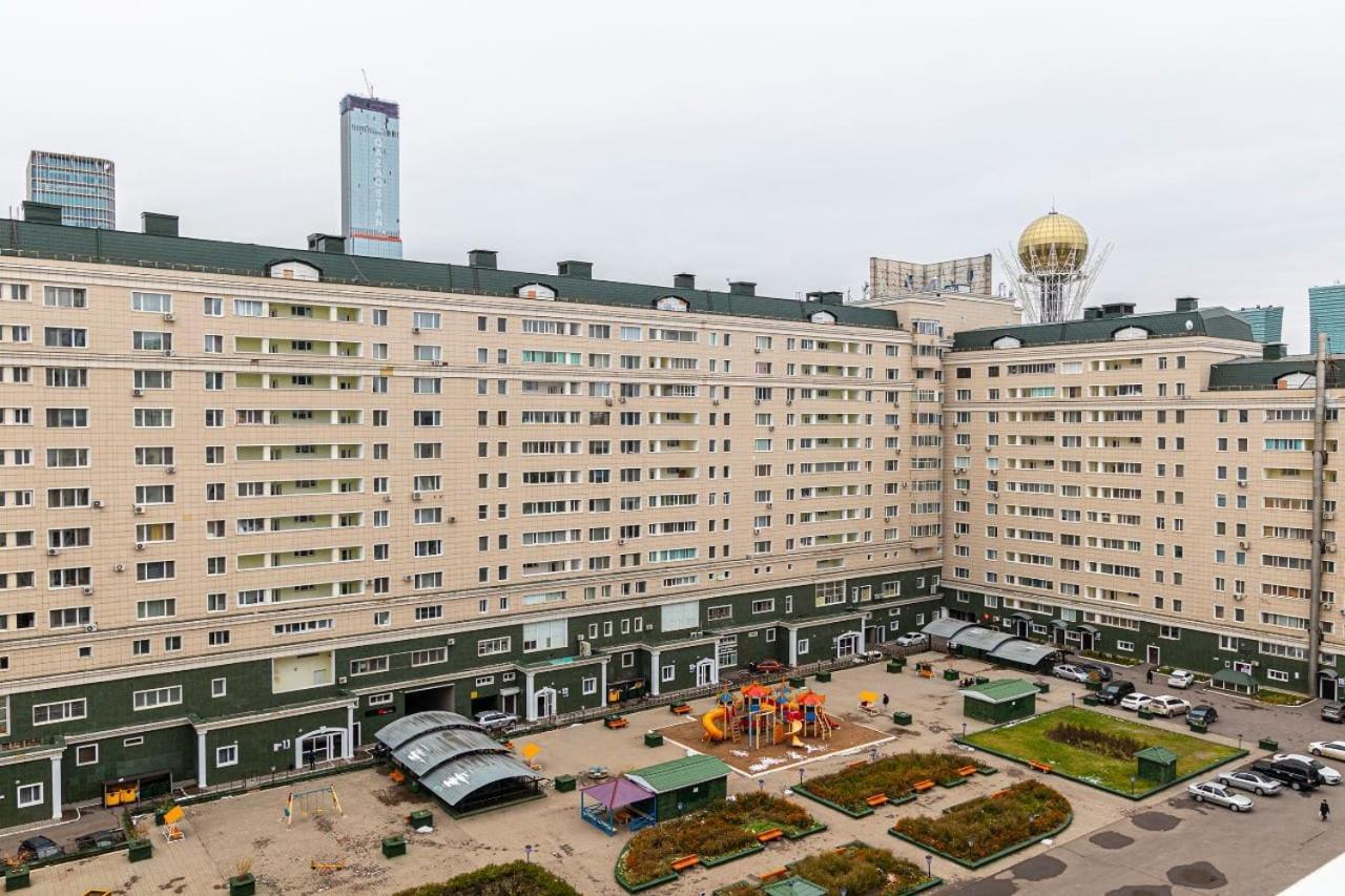 25 Вид На Байтерек Для 1-4 Человек С Кроватью И Раскладным Диваном Astana Exteriér fotografie